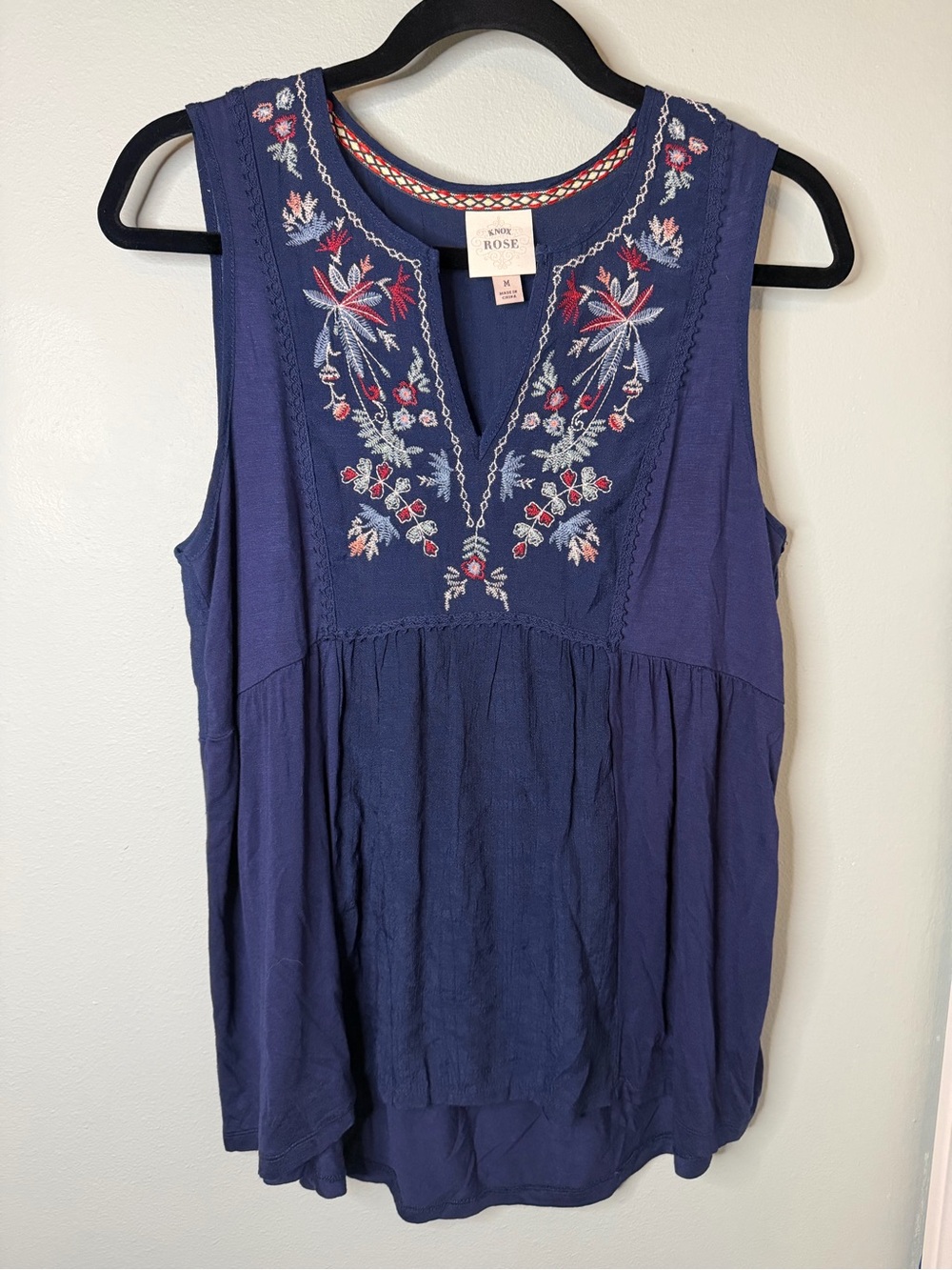 Knox Rose Navy Embroidered V-Neck Sleeveless Camisole